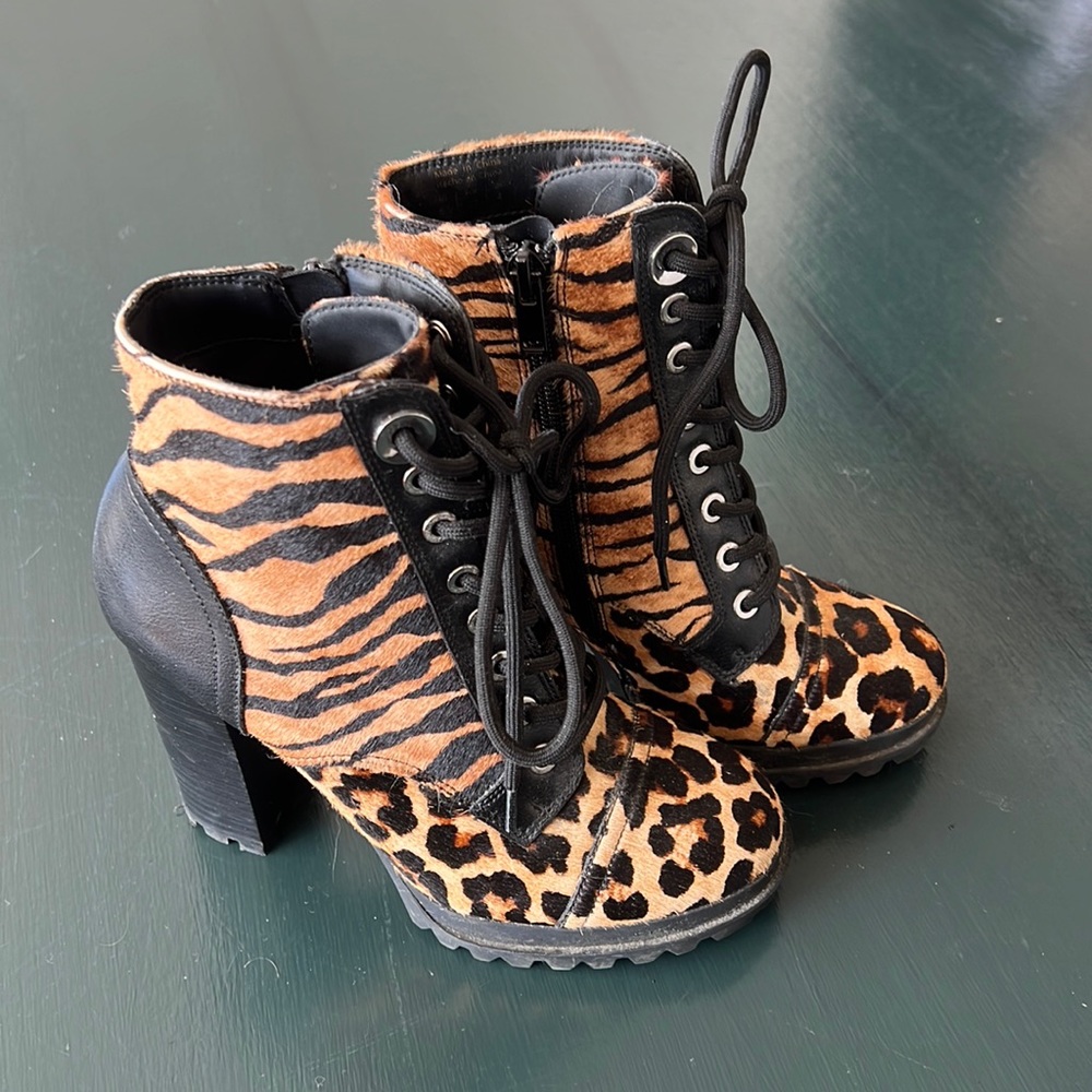Women’s leopard Aldo boots. Size 6.5. Worn once.